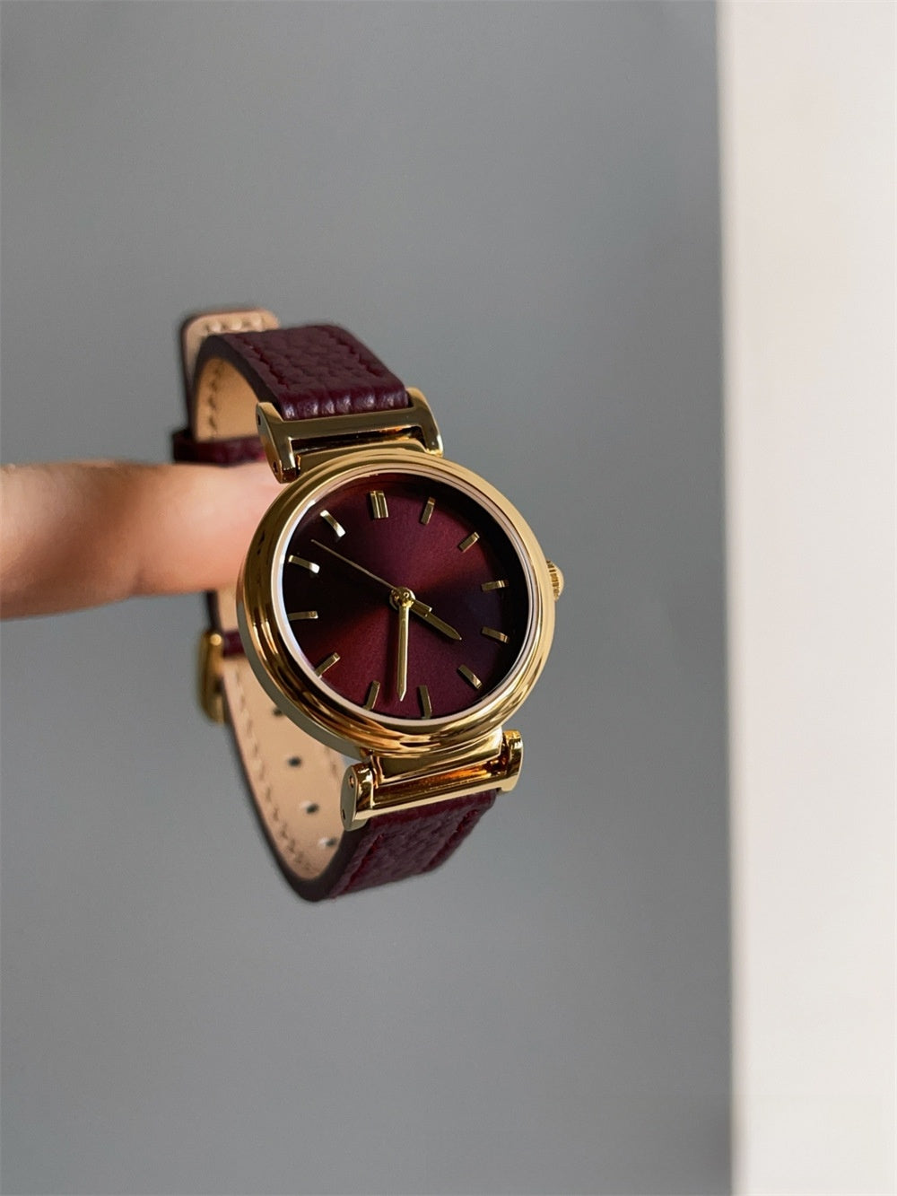 Women Retro Quartz Watch