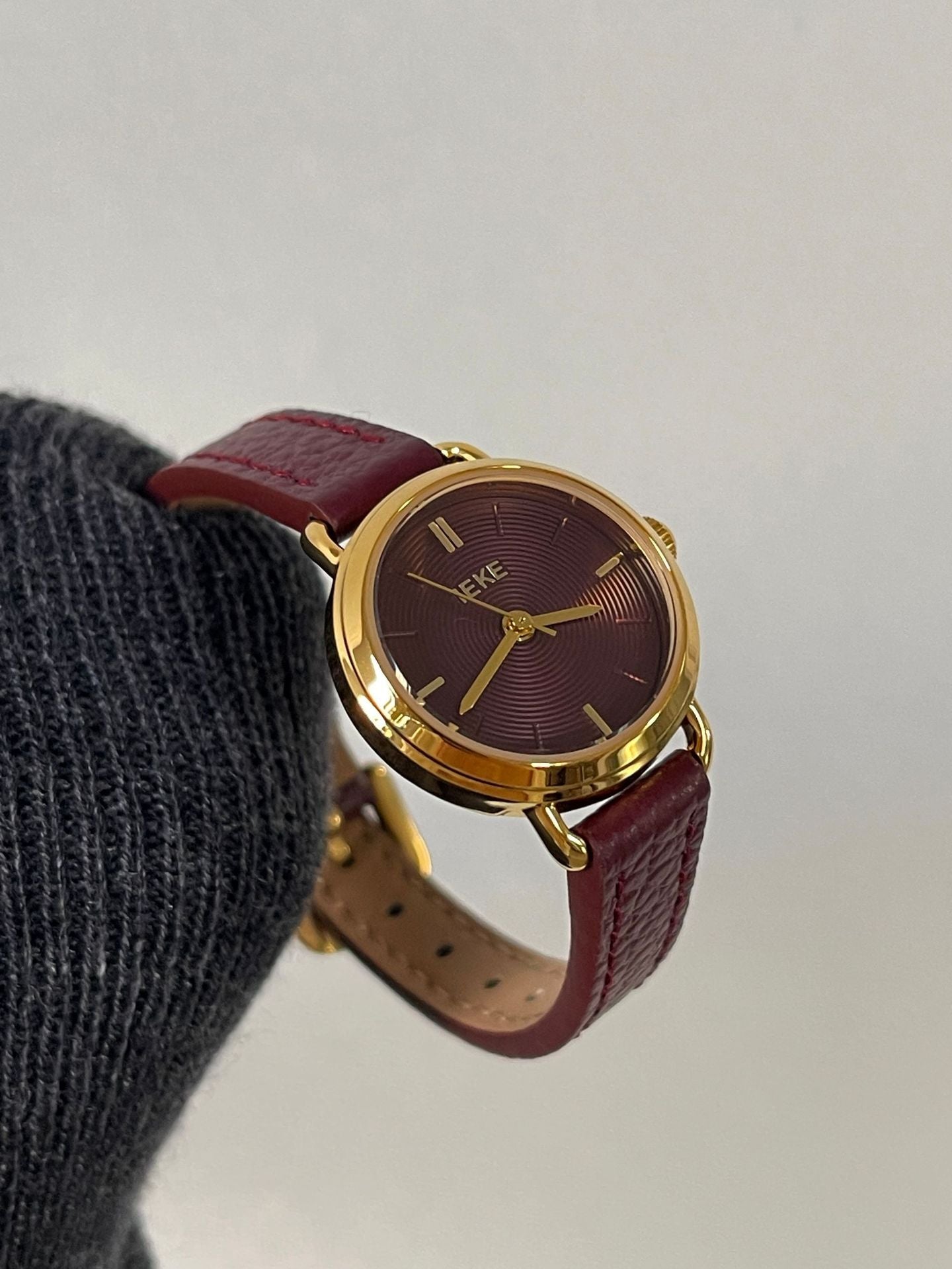 Women Retro Quartz Watch