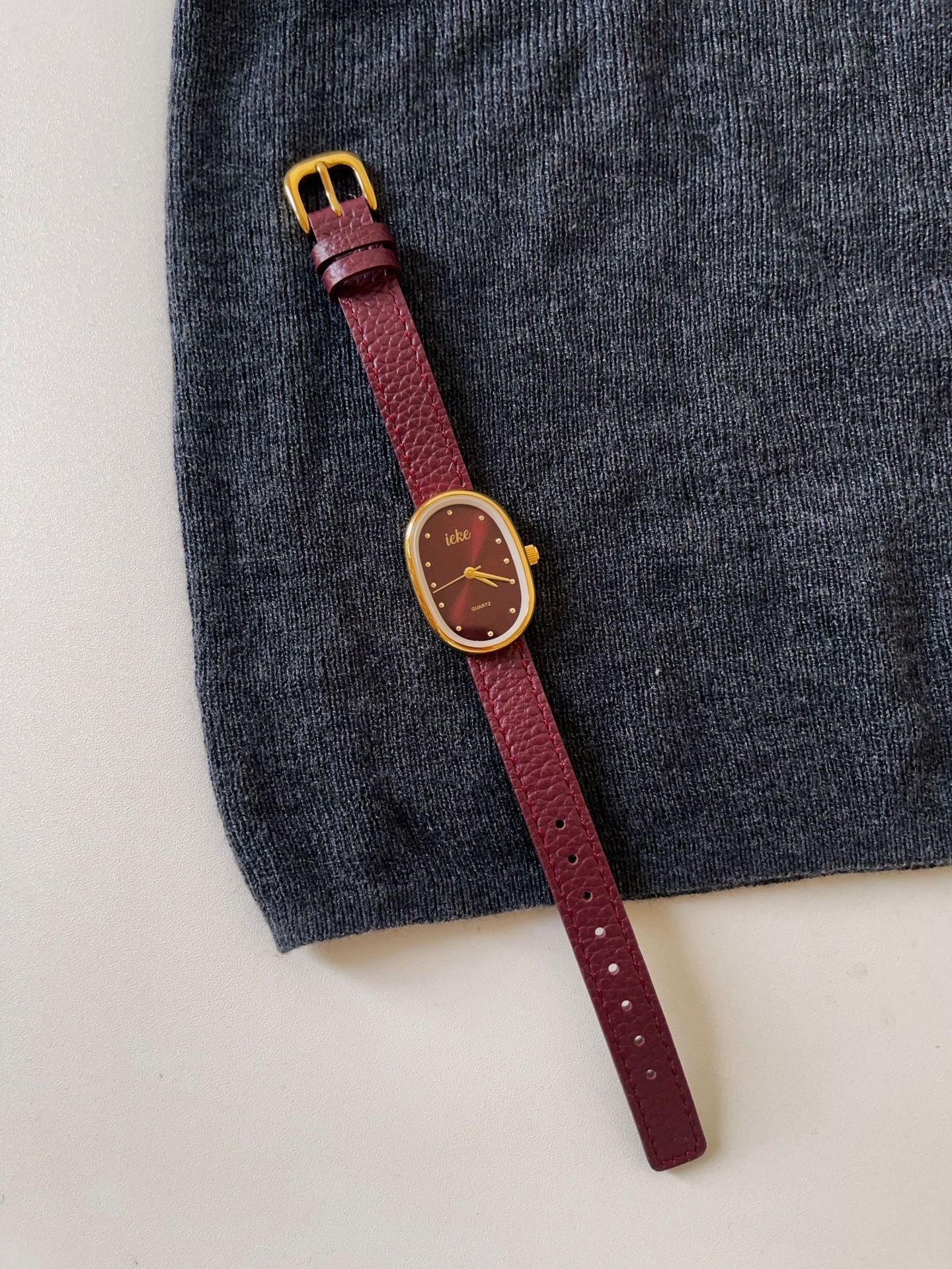 Women Retro Quartz Watch