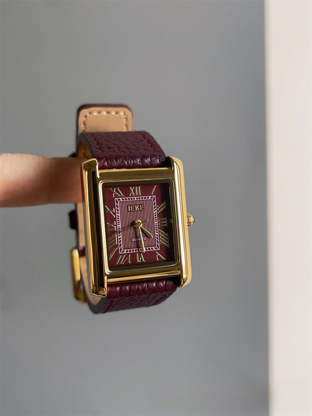 Women Retro Quartz Watch