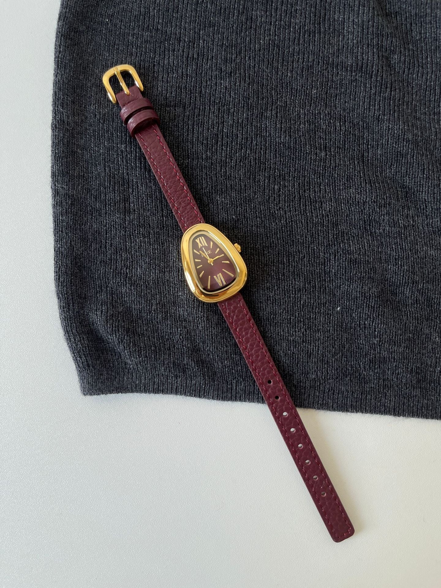 Women Retro Quartz Watch
